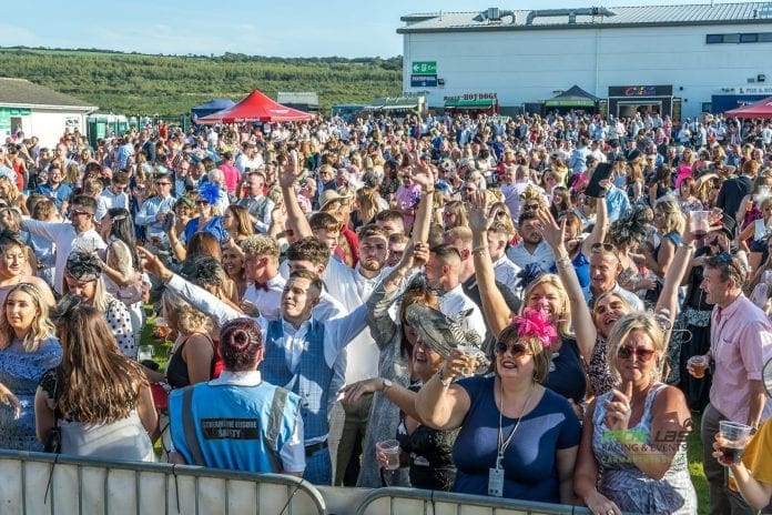 Ladies-Day-abba-crowd-1-1