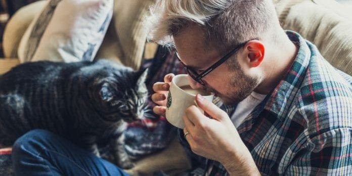 young-man-drinking-coffee-on-sofa-700-350
