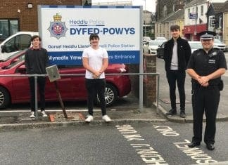Teens praised for bravery after sea rescue
