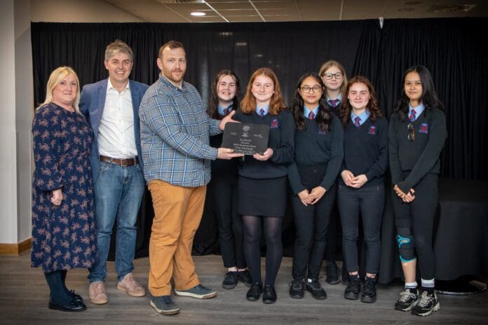 l-r-Kathryn-Jones-Castell-Howell-Neil-Kedward-Seren-and-Hywel-Griffith-Seren-with-the-winning-team-8
