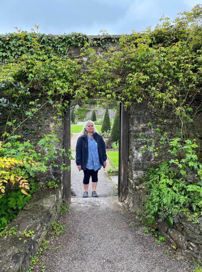 Carol-Williams-Garddio-a-Mwy-presenter-at-Aberglasney-min