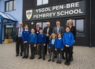 Pupils of Pembrey School move into brand new building