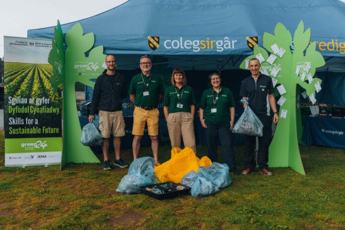 The Green 24 team were joined by Oracle Environmental experts for Green Warrior Day(1)