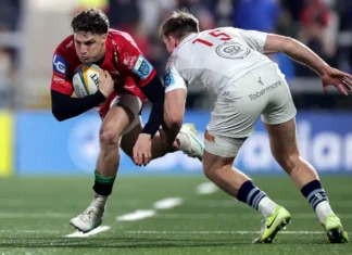 Tomi Lewis signs new Scarlets contract