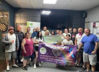Marathon dartiau 24 awr a nosweithiau seicig yn codi dros £3,900 i elusennau