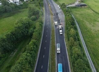 Trwsio ac atal dros 28,600 o dyllau ar ffordd y De-orllewin