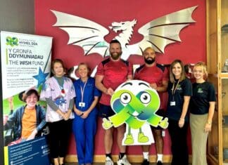 Scarlets Rugby and Hywel Dda Health Charities renew partnership to support Wish Fund