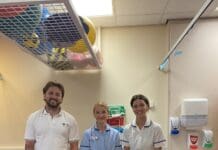 Bydd beic therapi newydd yn cefnogi adsefydlu cleifion y GIG