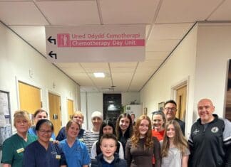 Teenagers hiking Pen y Fan raise £1,250 for chemotherapy day unit