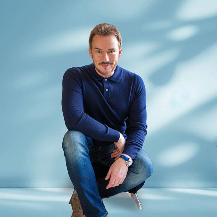 russell watson - tour shot. 1080px