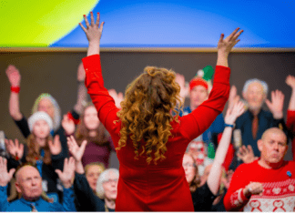 Côr Cymunedol Am Ddim i Bobl sy’n Byw Gyda ac Ochr yn Ochr â Dementia i ddechrau yn Llanelli diolch i Arian y Loteri Genedlaethol