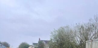 Plaid Cymru yn addo bwrw ymlaen â chynlluniau ar gyfer gorsaf Sanclêr