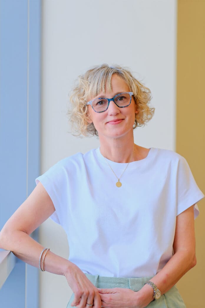 Efa Gruffudd Jones-Comisiynydd y Gymraeg